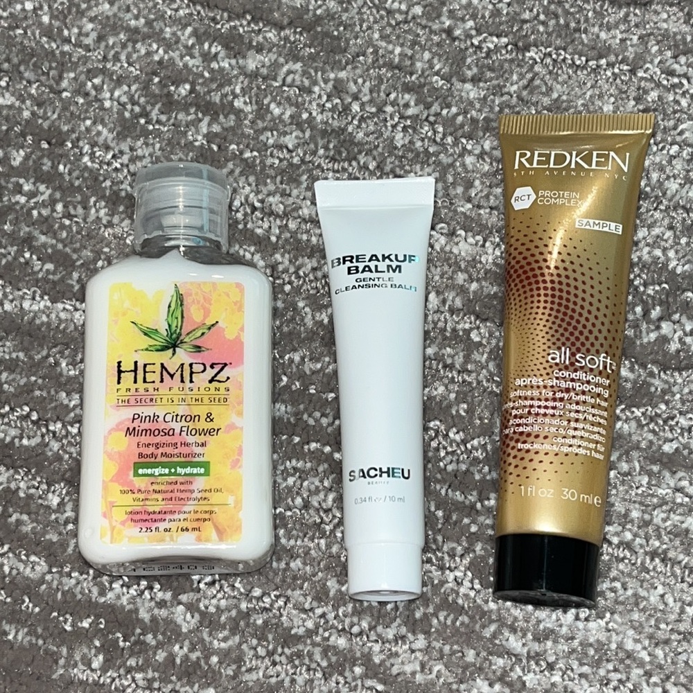 SOLD - 🌺5x$25- Beauty Bundle